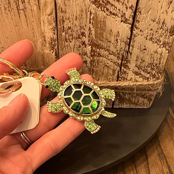 Green and Gold Turtle Keychain - Picture 3 of 3